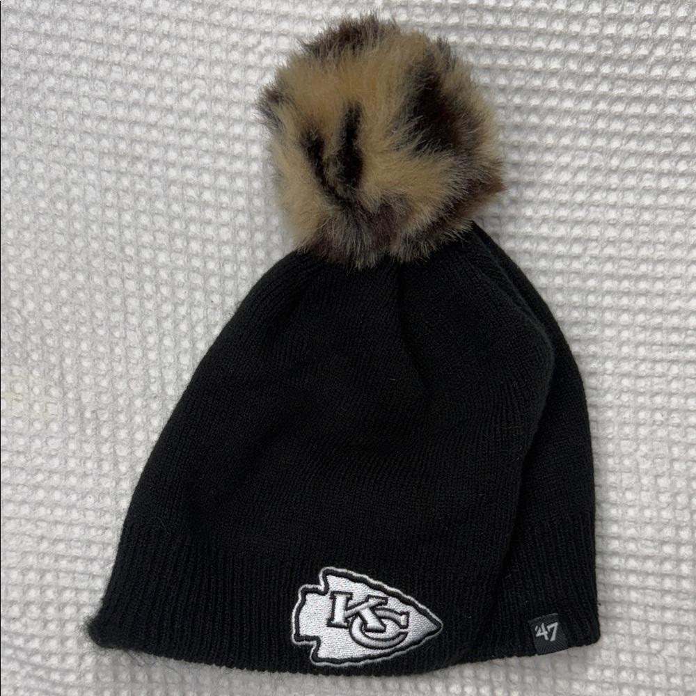 Womenโs 47 Kansas City Chiefs Black Beanie with Faux Fur Pom